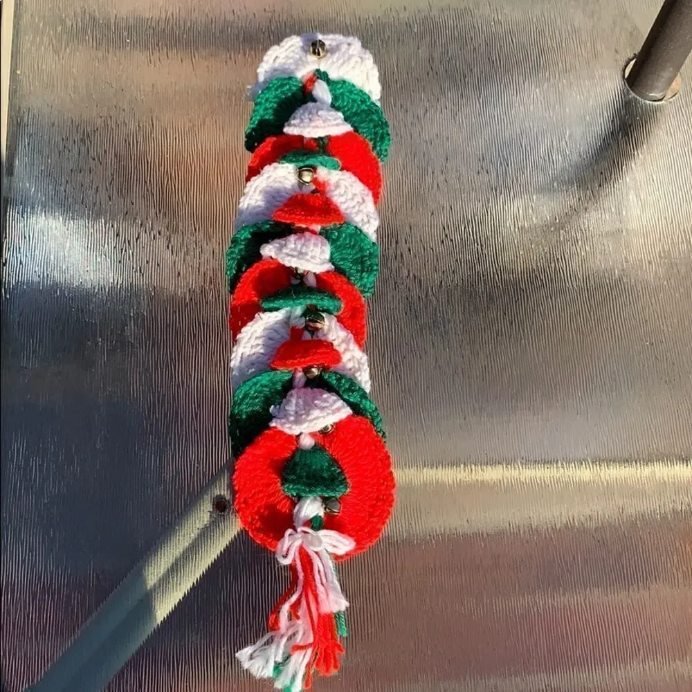 ‎Vtg kitschy handmade yarn Christmas wall hanging